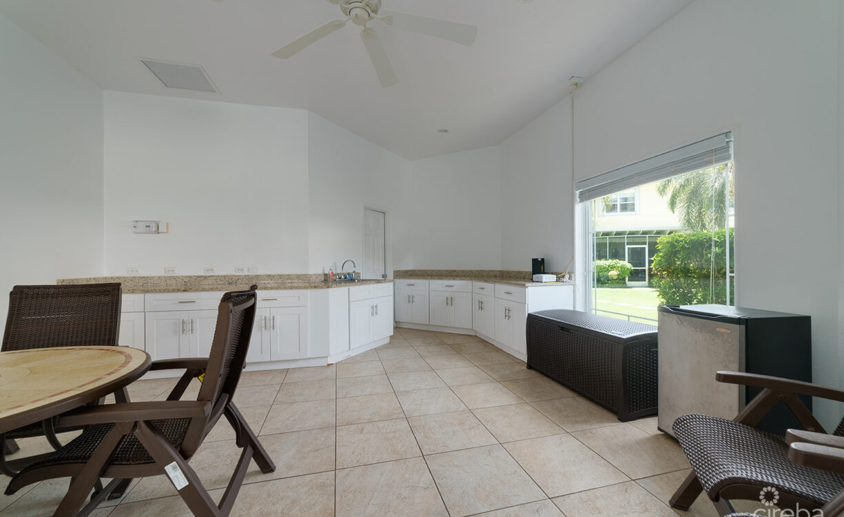 SPACIOUS 3 BED + DEN TOWNHOME AT L'AMBIENCE