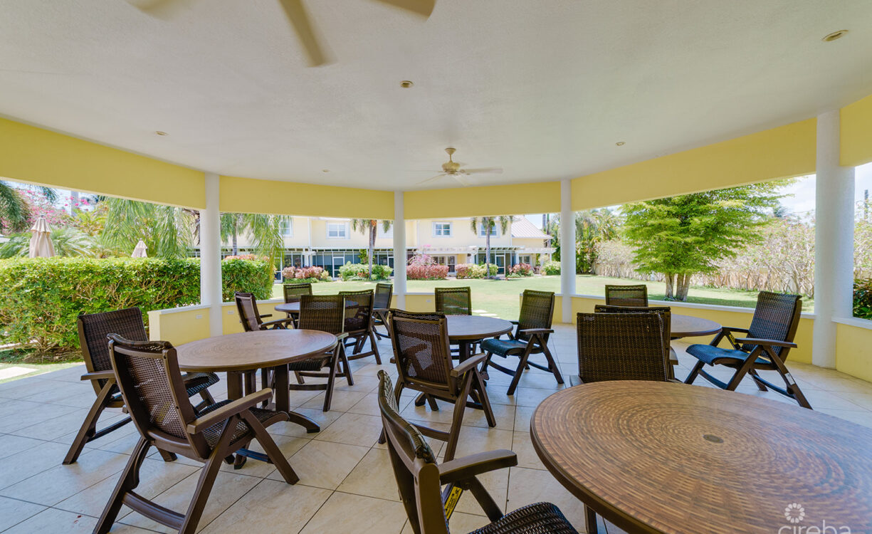 SPACIOUS 3 BED + DEN TOWNHOME AT L'AMBIENCE