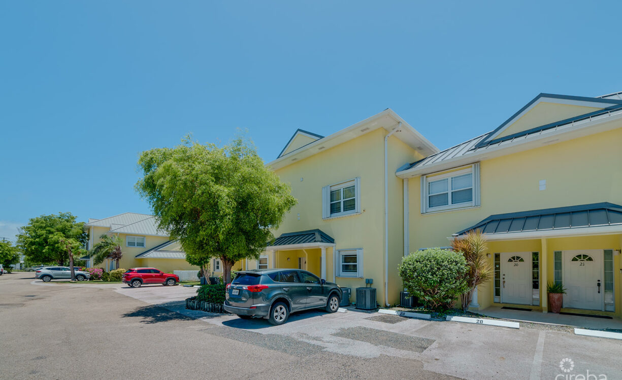 SPACIOUS 3 BED + DEN TOWNHOME AT L'AMBIENCE