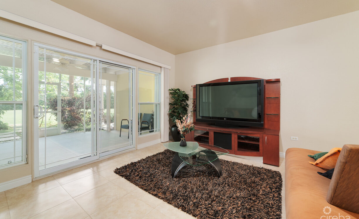 SPACIOUS 3 BED + DEN TOWNHOME AT L'AMBIENCE