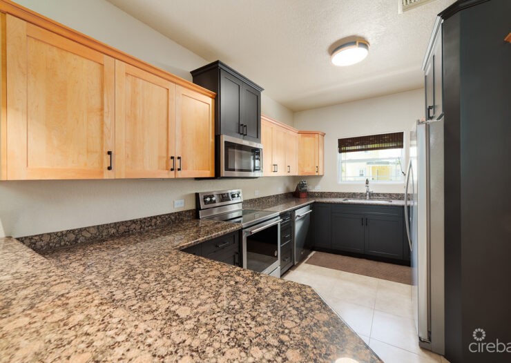 SPACIOUS 3 BED + DEN TOWNHOME AT L'AMBIENCE