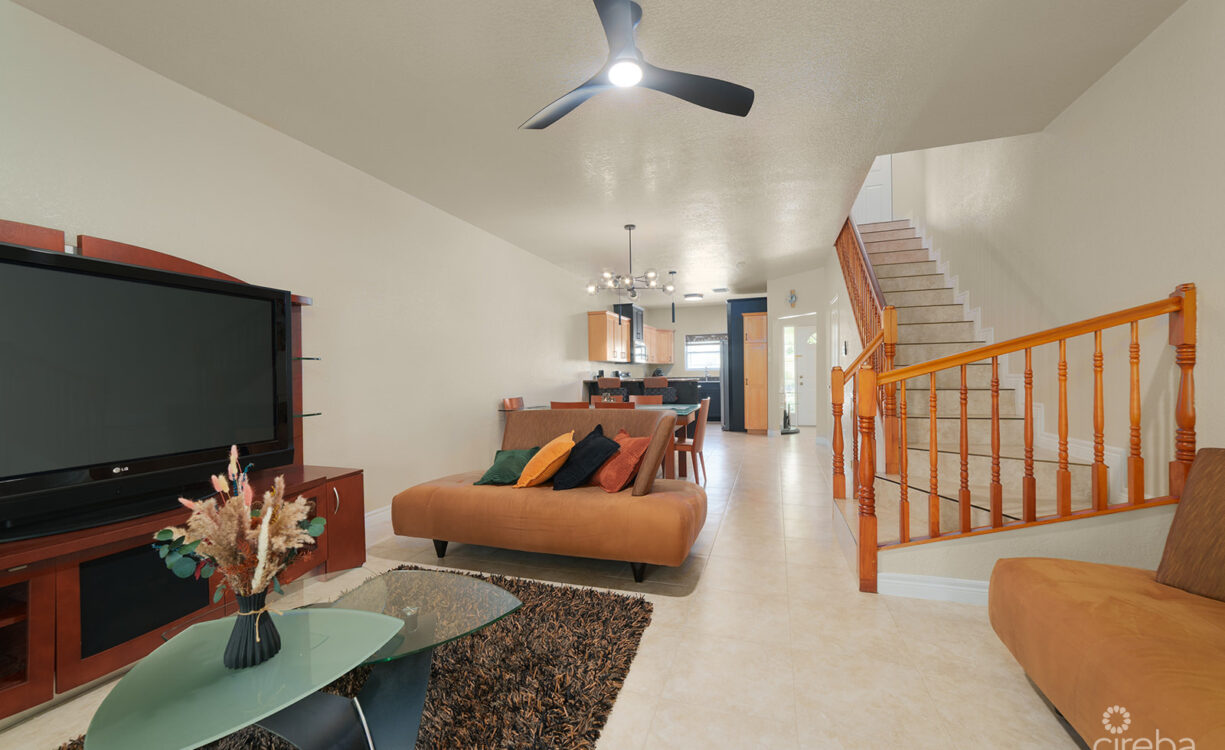 SPACIOUS 3 BED + DEN TOWNHOME AT L'AMBIENCE
