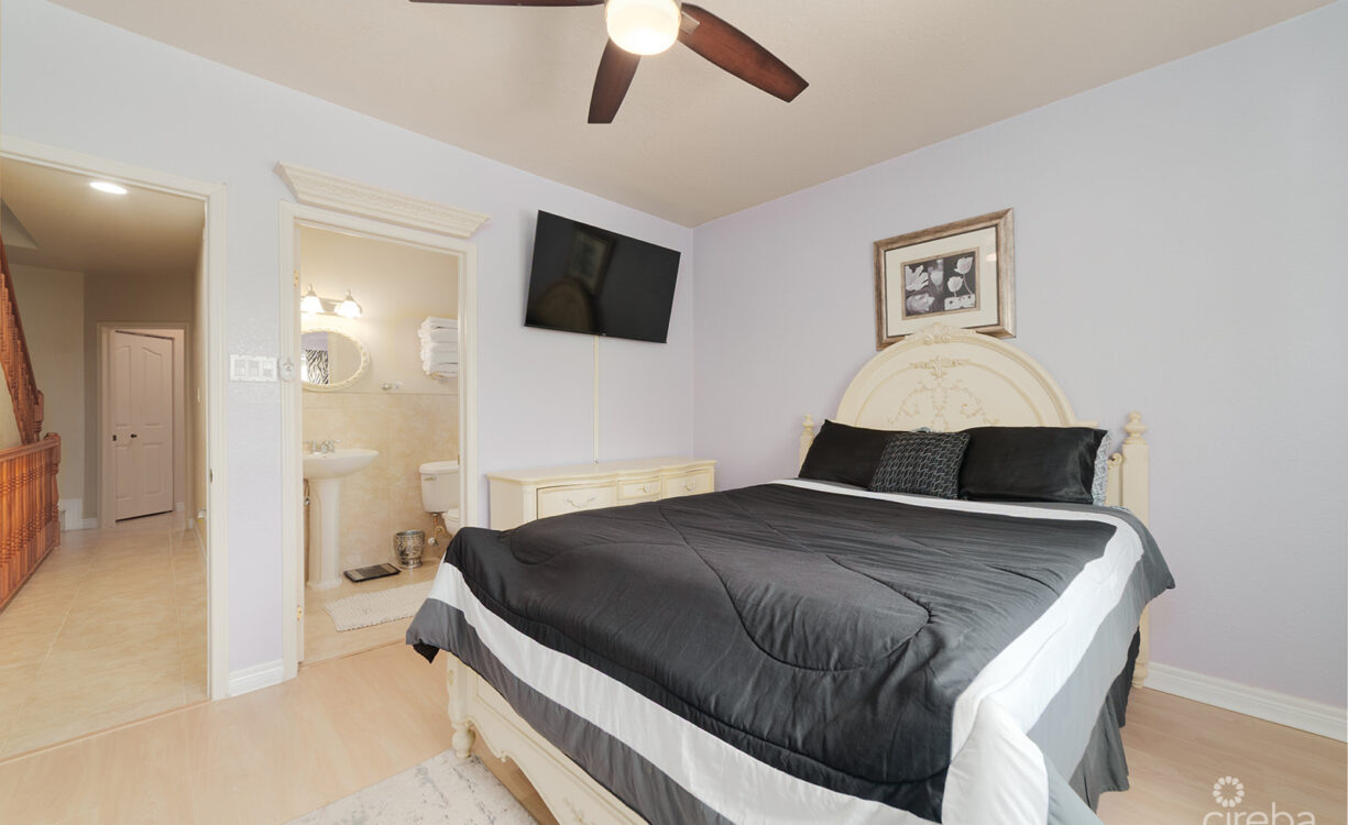SPACIOUS 3 BED + DEN TOWNHOME AT L'AMBIENCE