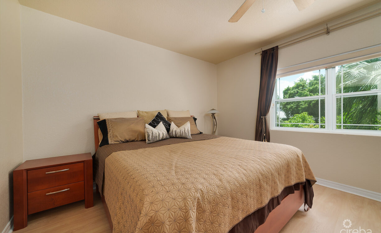 SPACIOUS 3 BED + DEN TOWNHOME AT L'AMBIENCE