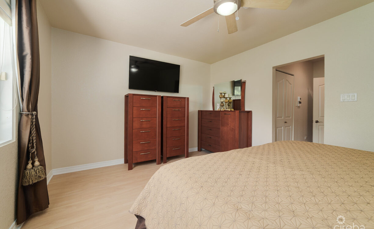 SPACIOUS 3 BED + DEN TOWNHOME AT L'AMBIENCE