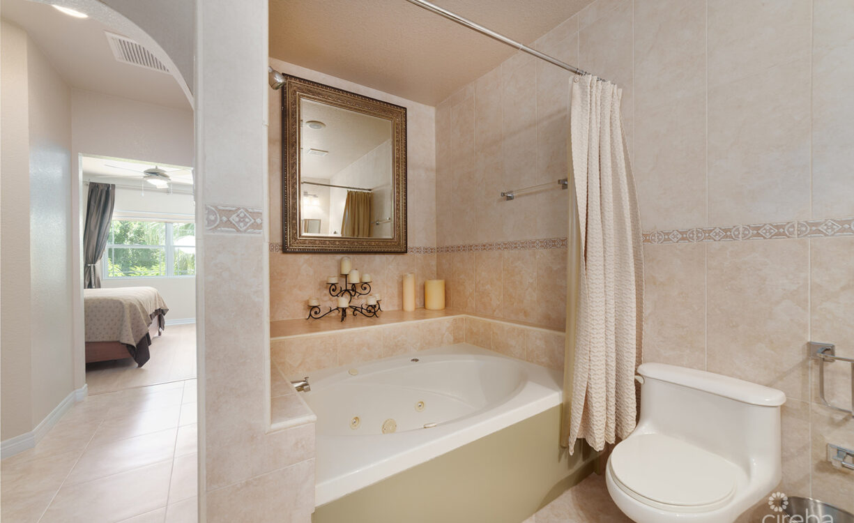 SPACIOUS 3 BED + DEN TOWNHOME AT L'AMBIENCE