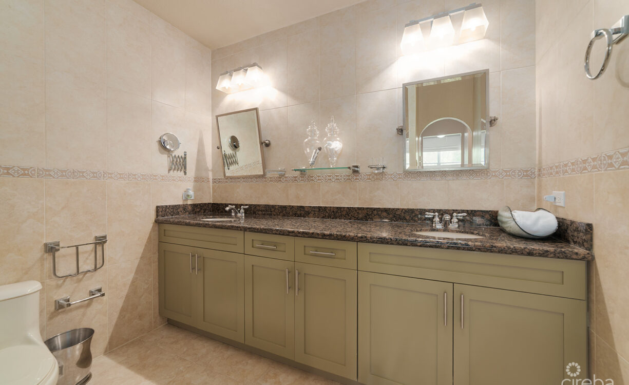 SPACIOUS 3 BED + DEN TOWNHOME AT L'AMBIENCE