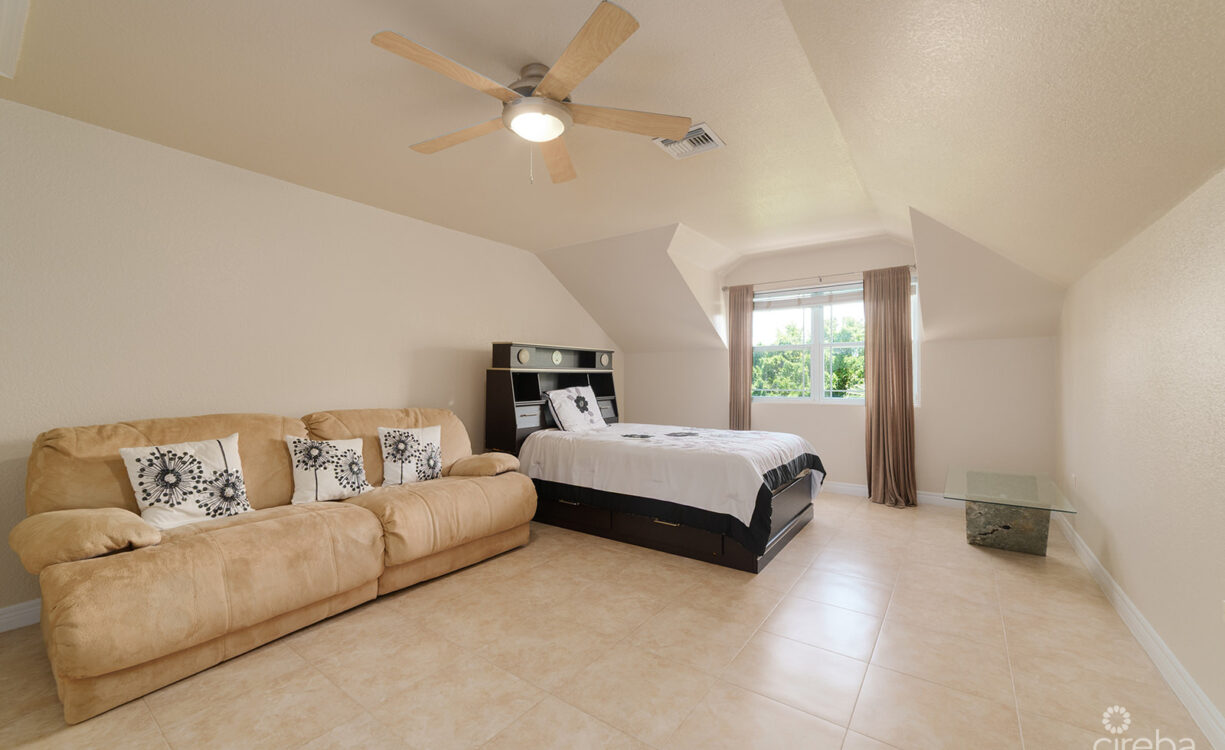 SPACIOUS 3 BED + DEN TOWNHOME AT L'AMBIENCE