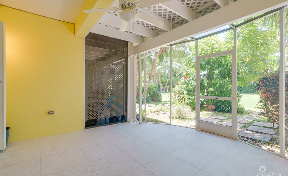 SPACIOUS 3 BED + DEN TOWNHOME AT L'AMBIENCE