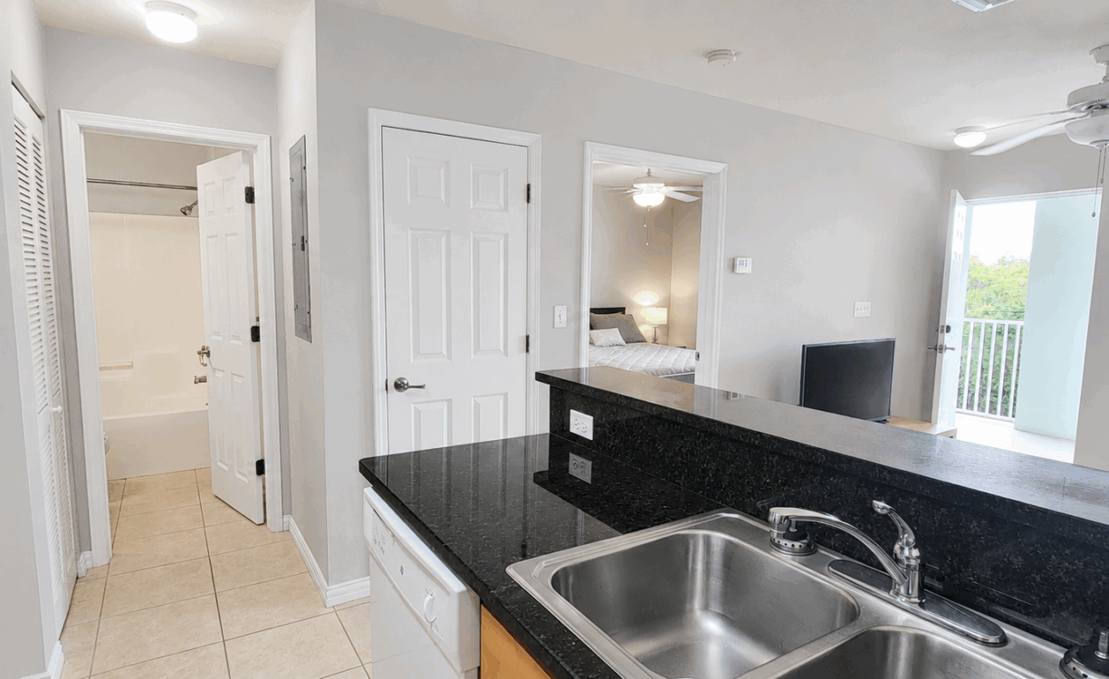 LAKESIDE--1BED/1BATH--CLOSE TO CAMANA BAY/SEVEN MILE BEACH