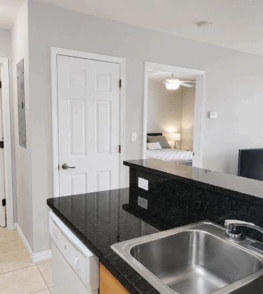 LAKESIDE--1BED/1BATH--CLOSE TO CAMANA BAY/SEVEN MILE BEACH