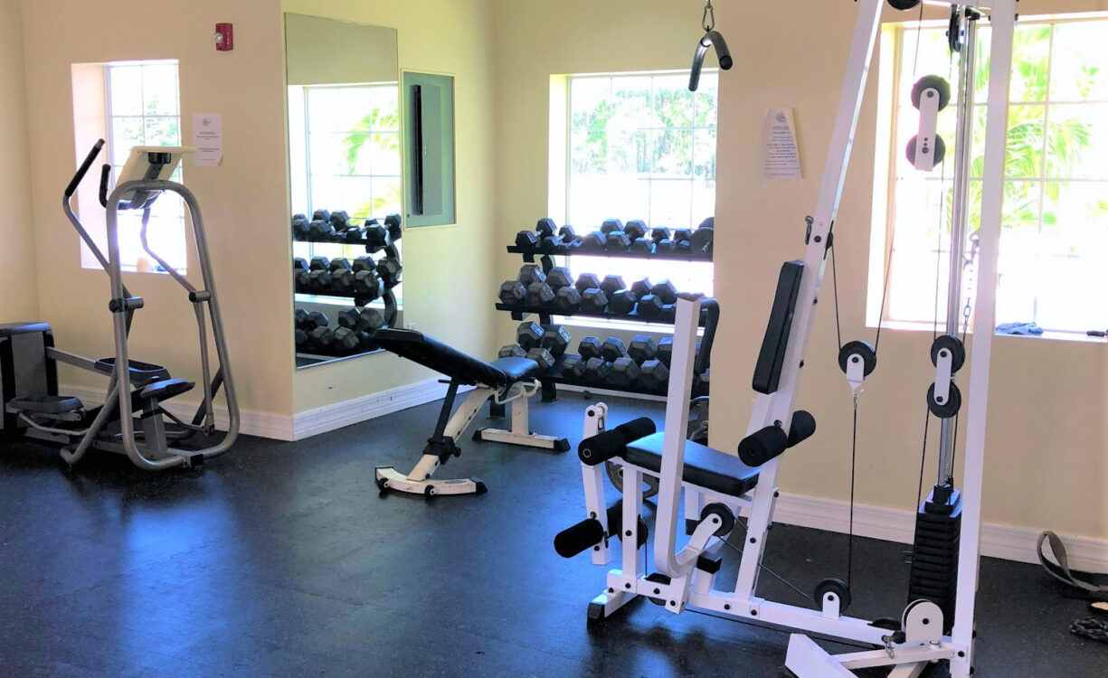LAKESIDE--1BED/1BATH--CLOSE TO CAMANA BAY/SEVEN MILE BEACH