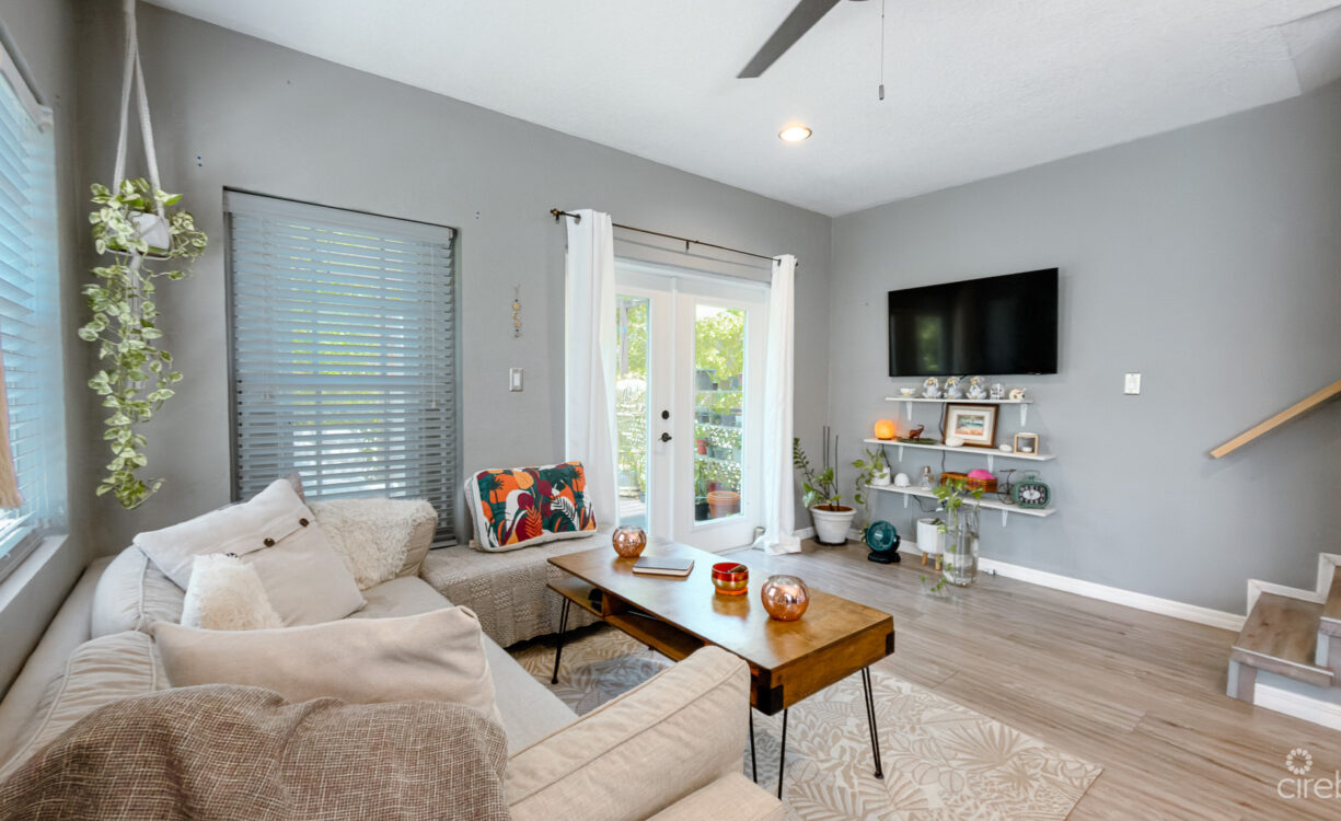 GOLDEN SPRINGS END TOWNHOME