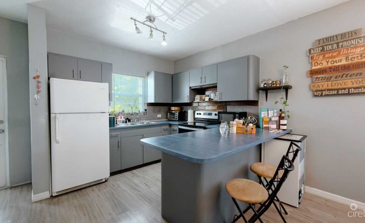 GOLDEN SPRINGS END TOWNHOME