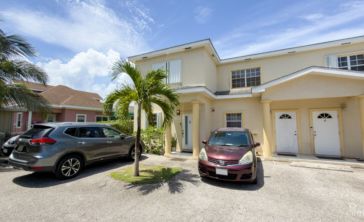 GOLDEN SPRINGS END TOWNHOME