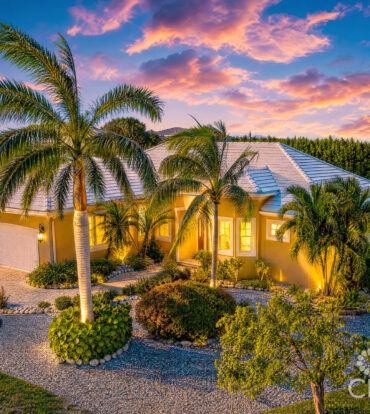 THE SHORES FAMILY HOME  WITH SWIMMING POOL