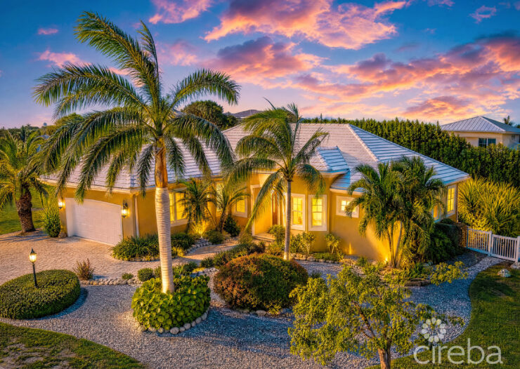 THE SHORES FAMILY HOME  WITH SWIMMING POOL