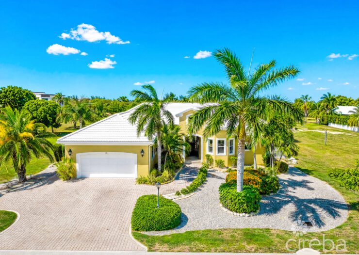 THE SHORES FAMILY HOME  WITH SWIMMING POOL