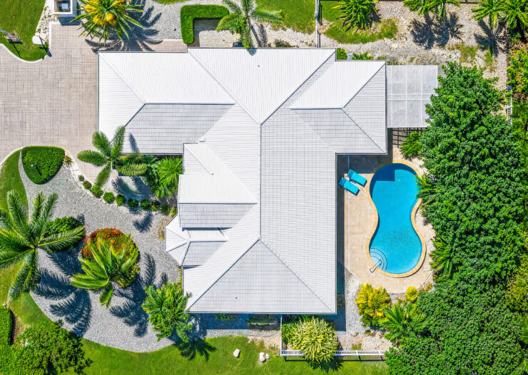 THE SHORES FAMILY HOME  WITH SWIMMING POOL