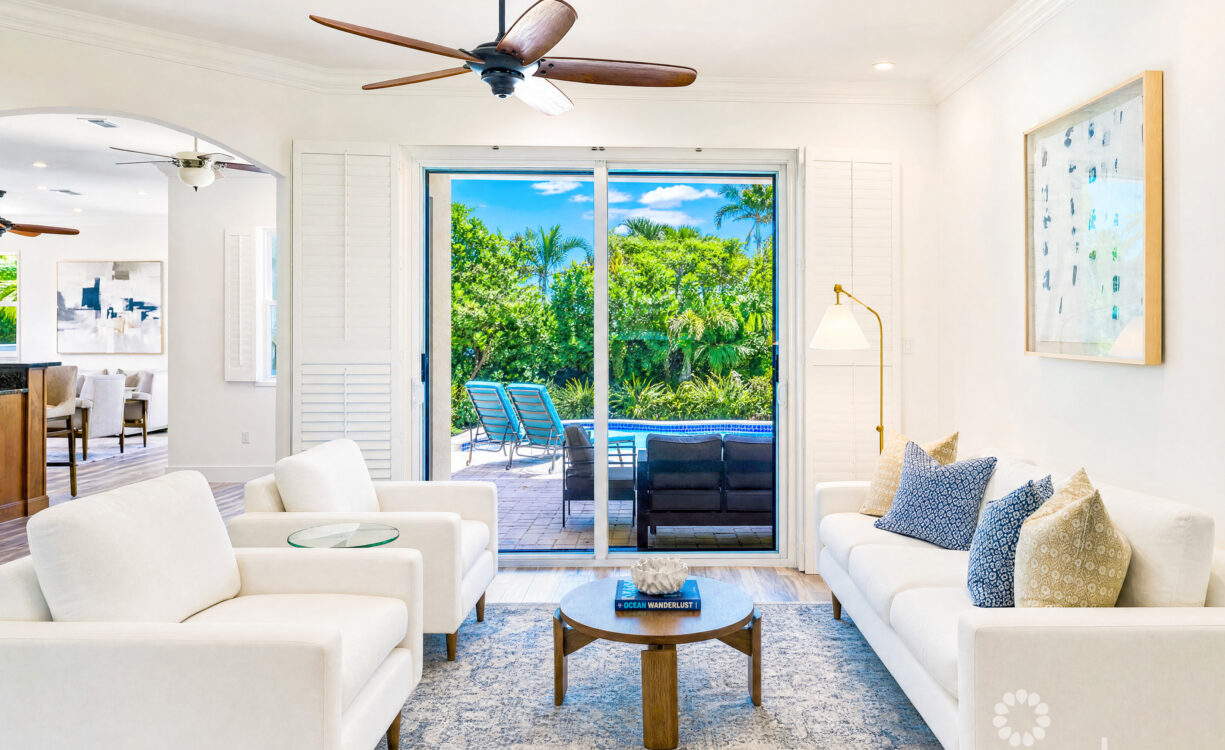 THE SHORES FAMILY HOME  WITH SWIMMING POOL