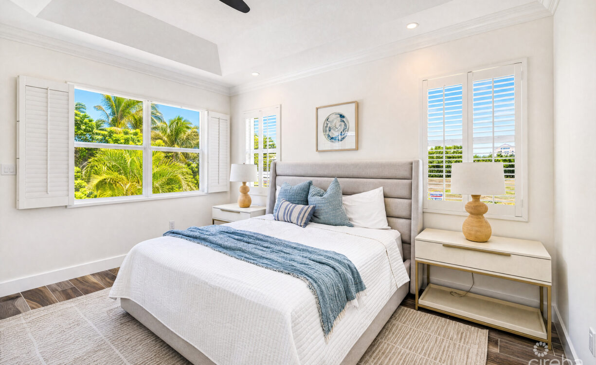 THE SHORES FAMILY HOME  WITH SWIMMING POOL