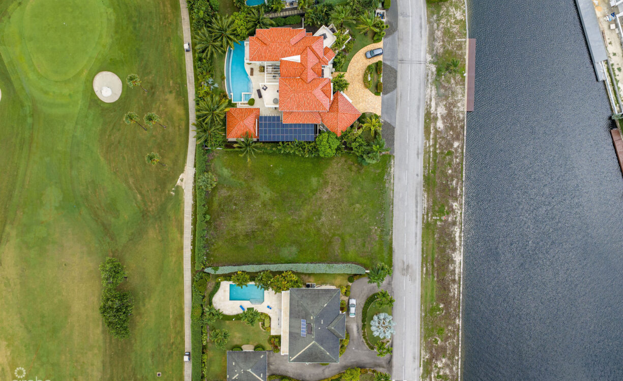 GORGEOUS CRYSTAL HARBOUR LOT