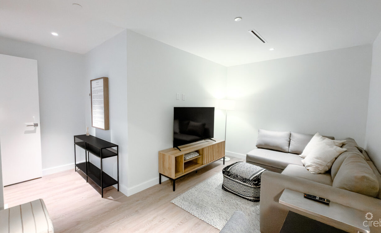 ONE GT - FURNISHED 2 BED WITH DEN