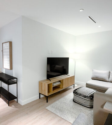 ONE GT - FURNISHED 2 BED WITH DEN