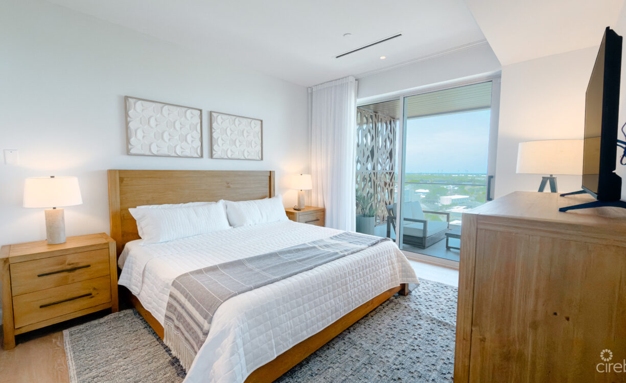 ONE GT - FURNISHED 2 BED WITH DEN