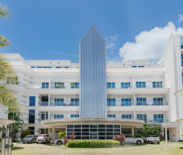 THREE-LEVEL OCEANFRONT FIN PENTHOUSE  #30 PLUS 2 GARAGES