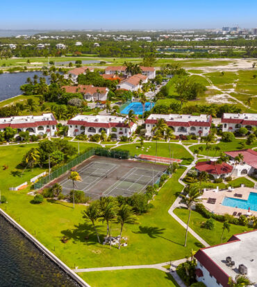 LIME TREE BAY UNIQUE 4 BED, 3.5 BATH WITH WATER VIEWS