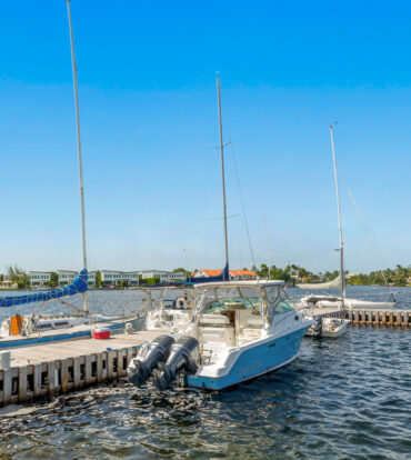 LIME TREE BAY UNIQUE 4 BED, 3.5 BATH WITH WATER VIEWS