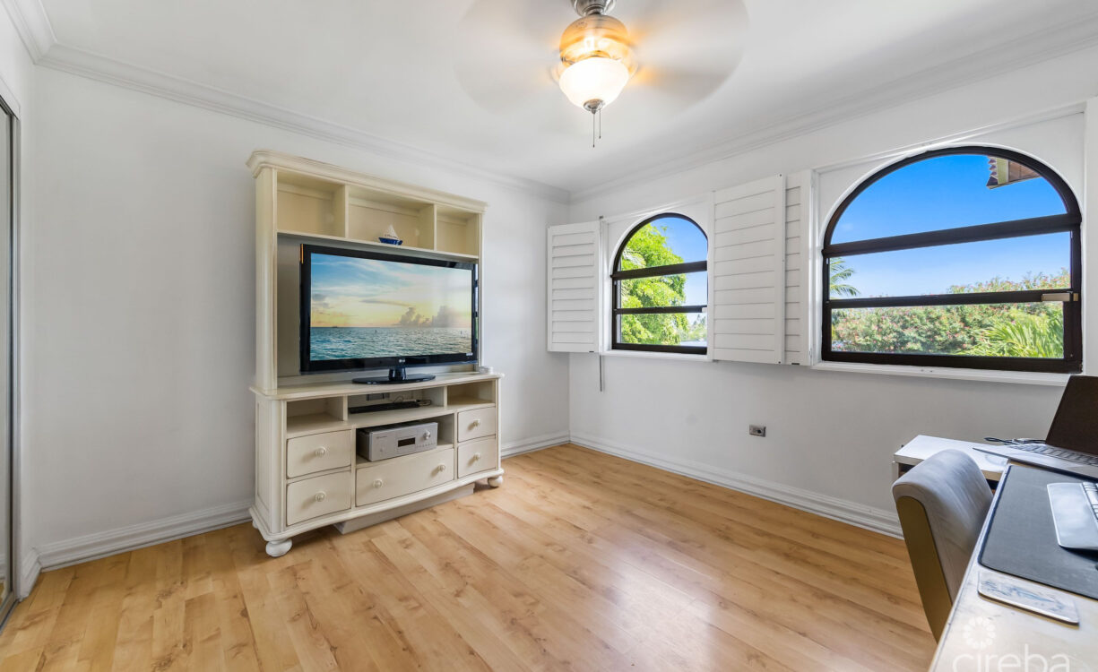 LIME TREE BAY UNIQUE 4 BED, 3.5 BATH WITH WATER VIEWS