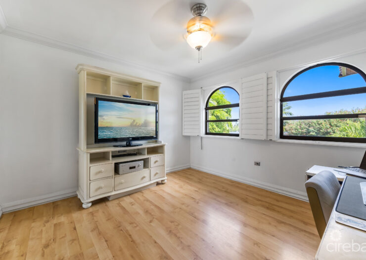 LIME TREE BAY UNIQUE 4 BED, 3.5 BATH WITH WATER VIEWS