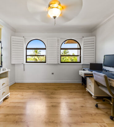LIME TREE BAY UNIQUE 4 BED, 3.5 BATH WITH WATER VIEWS