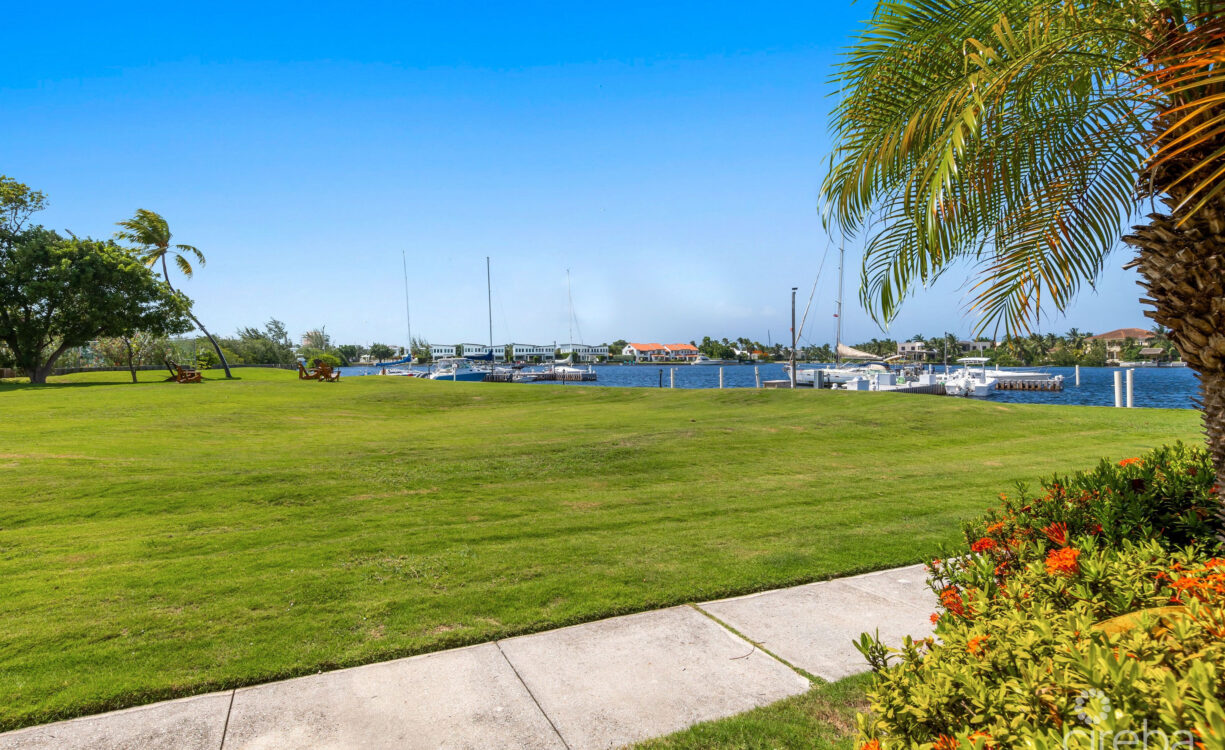 LIME TREE BAY UNIQUE 4 BED, 3.5 BATH WITH WATER VIEWS