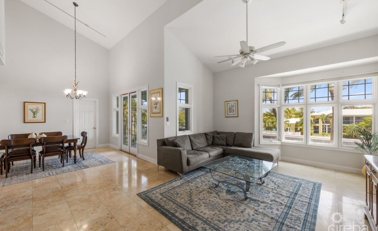 BRITANNIA KINGS COURT      CANAL FRONT    4 BED/3  BATH      PLUS BOAT DOCK