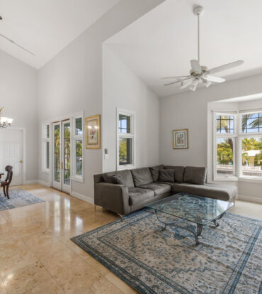 BRITANNIA KINGS COURT      CANAL FRONT    4 BED/3  BATH      PLUS BOAT DOCK