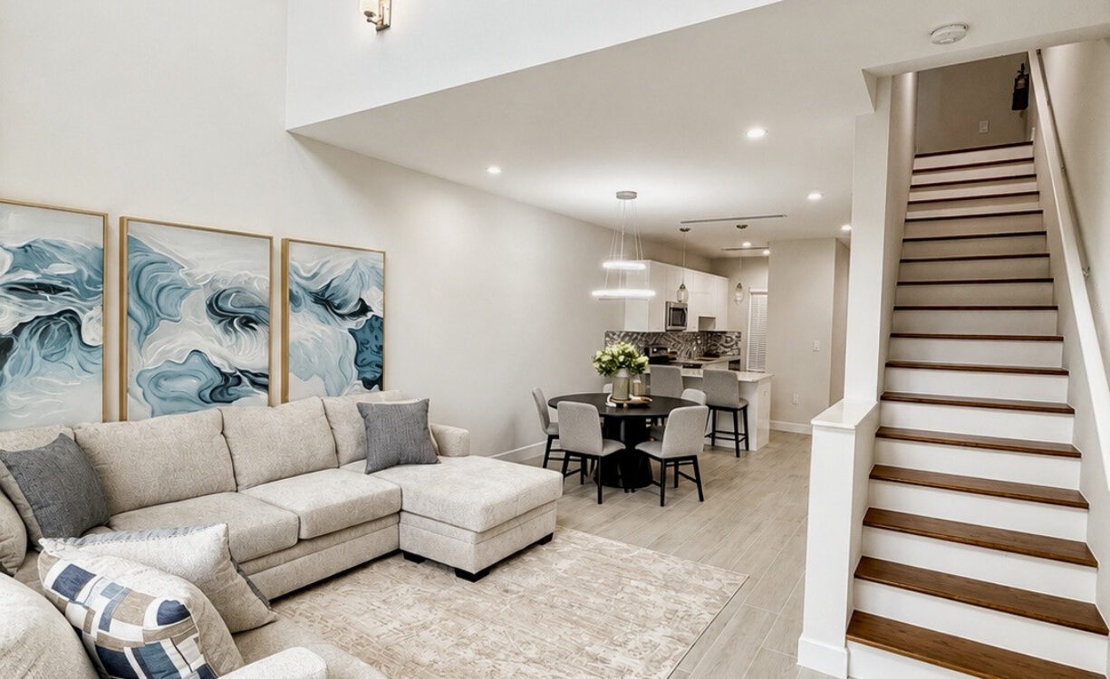 SPACIOUS & MODERN 3 BR TOWNHOME - EXCELLENT LOCATION!