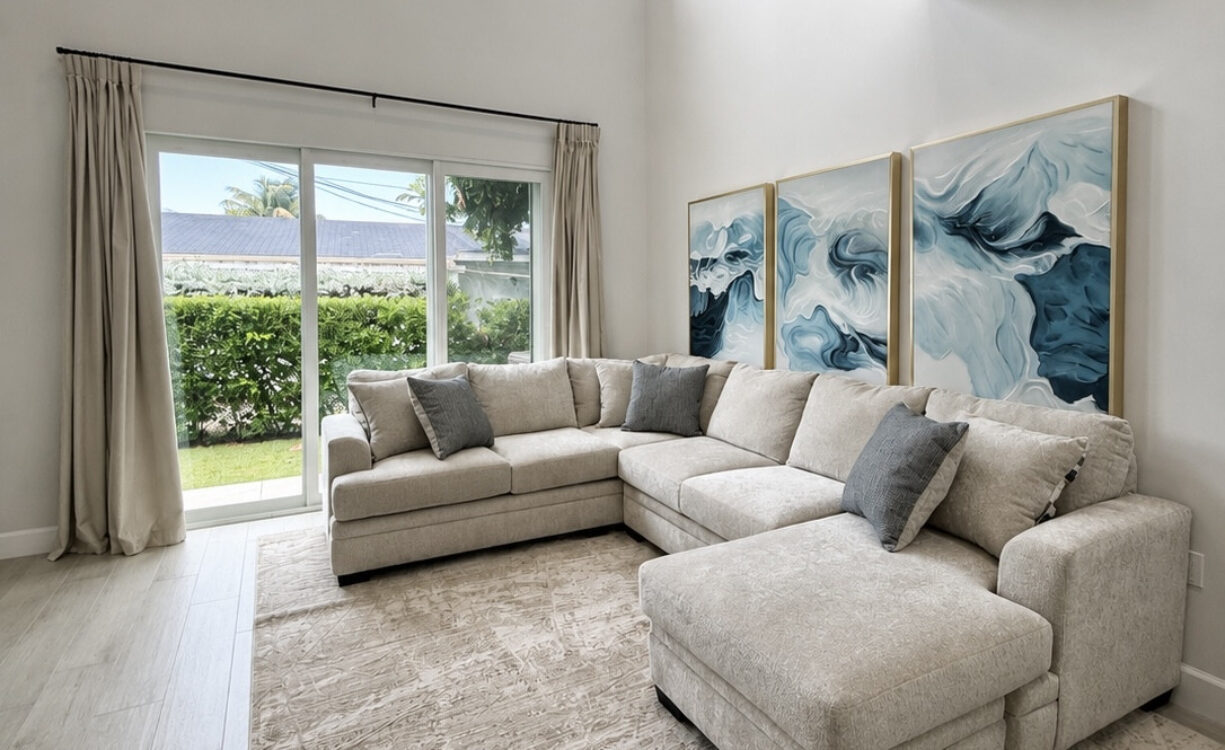 SPACIOUS & MODERN 3 BR TOWNHOME - EXCELLENT LOCATION!