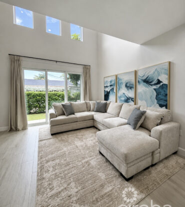 SPACIOUS & MODERN 3 BR TOWNHOME - EXCELLENT LOCATION!