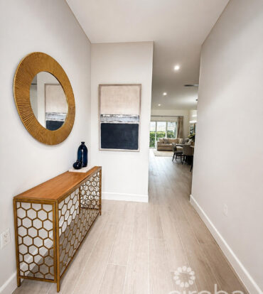 SPACIOUS & MODERN 3 BR TOWNHOME - EXCELLENT LOCATION!