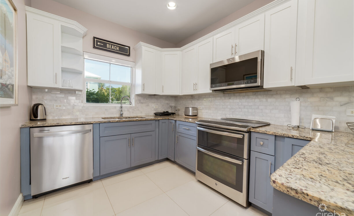 SNUG HARBOUR VILLAS #2 - OCEANFRONT TOWNHOME