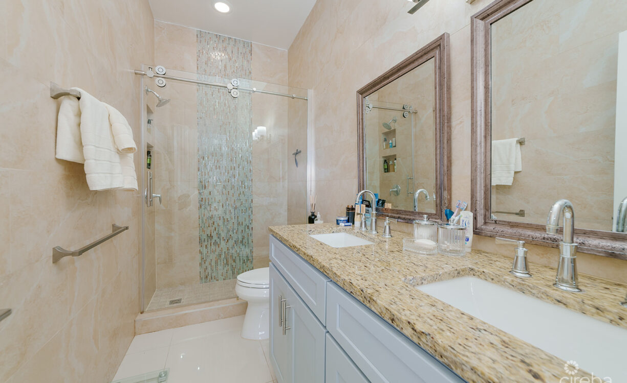 SNUG HARBOUR VILLAS #2 - OCEANFRONT TOWNHOME