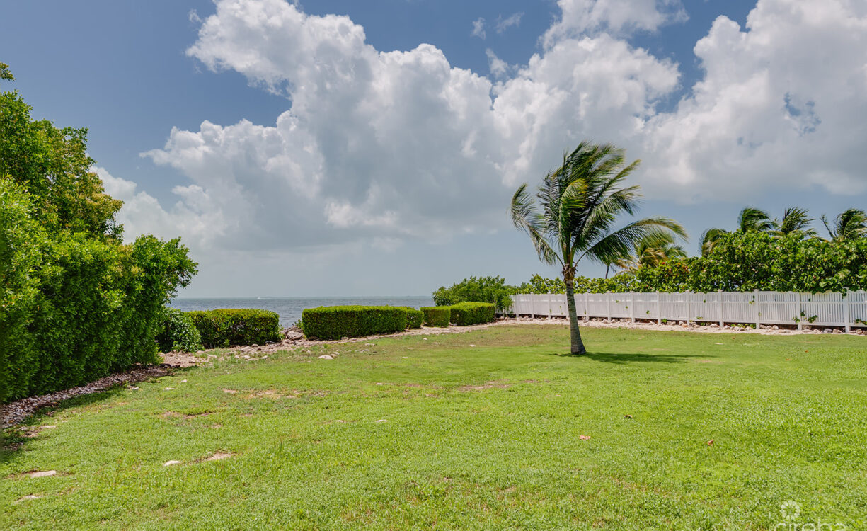 SNUG HARBOUR VILLAS #2 - OCEANFRONT TOWNHOME