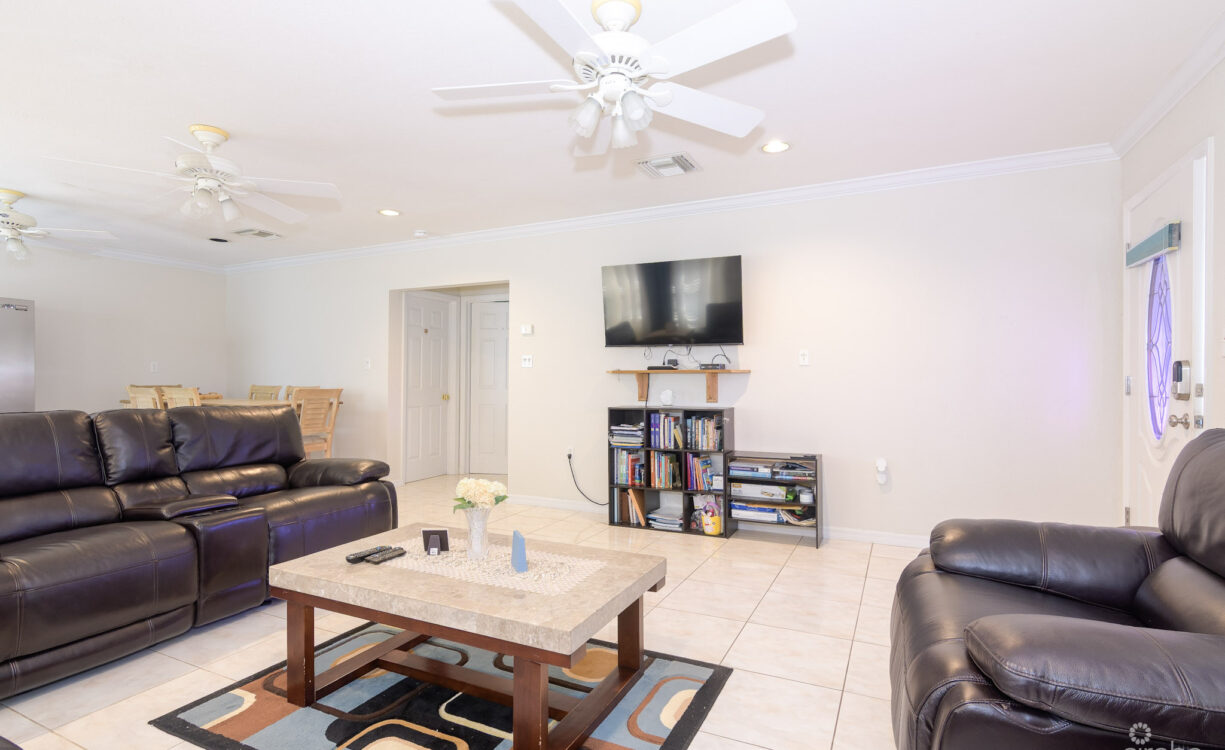 CAYMAN BRAC PIONEER LANE HOUSE AND COTTAGE