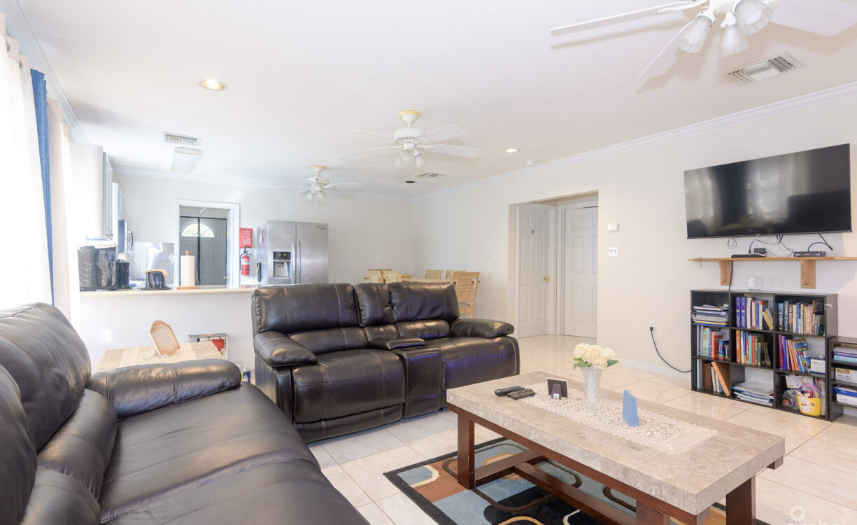 CAYMAN BRAC PIONEER LANE HOUSE AND COTTAGE