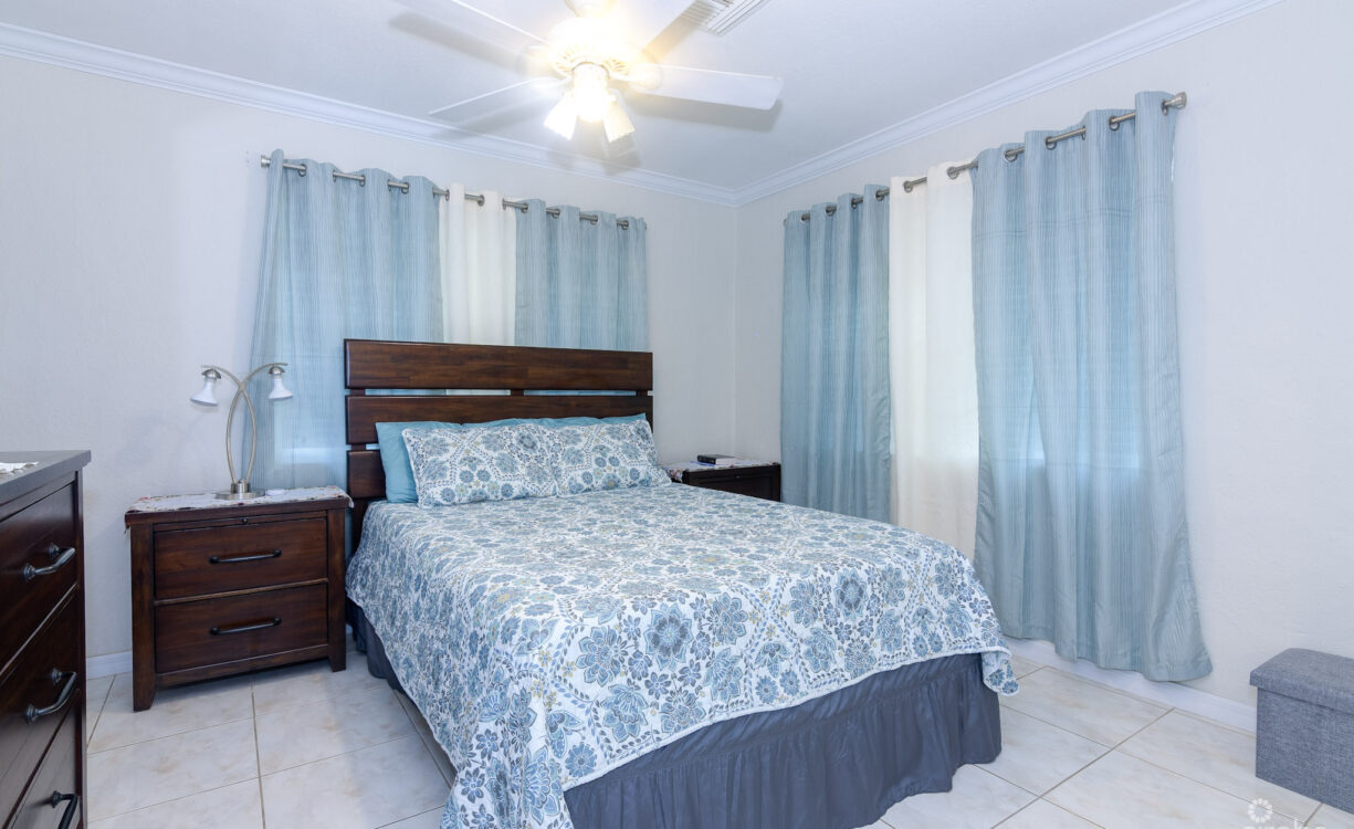 CAYMAN BRAC PIONEER LANE HOUSE AND COTTAGE
