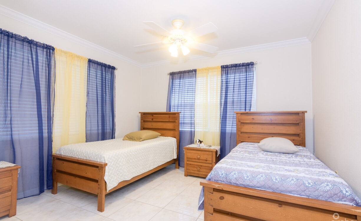 CAYMAN BRAC PIONEER LANE HOUSE AND COTTAGE