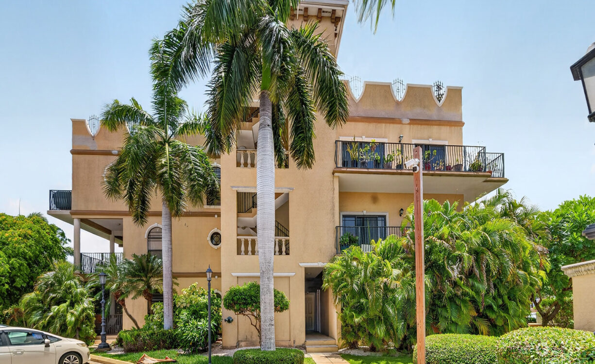 LANTERN POINT 3 BEDROOM CONDO W/ROOFTOP TERRACE